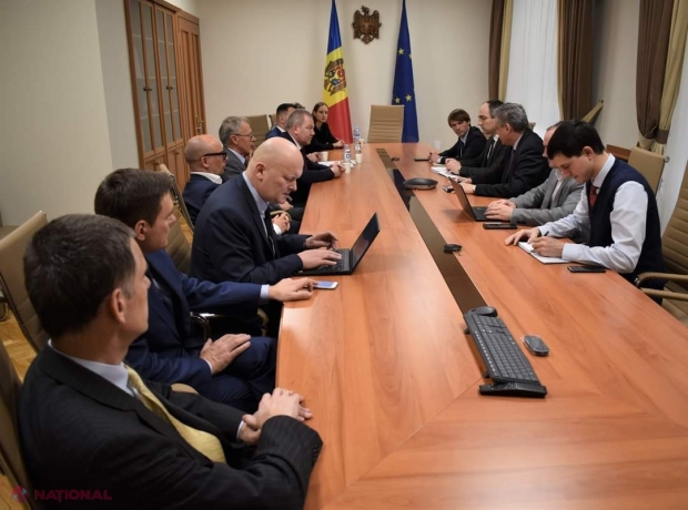 Demilitarizarea și democratizarea regiunii transnistrene, factori necesari pentru avansarea în procesul de reintegrare a R. Moldova, a declarat vicepremierul Oleg Serebrian la o întrevedere cu deputaţi şi experţi din Lituania 