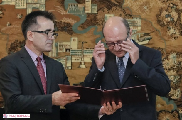 Dodon vrea CAPUL Ambasadorului R. Moldova de la București, după ce diplomatul a spus că decretul care îl vizează pe Băsescu ar putea fi declarat neconstituțional