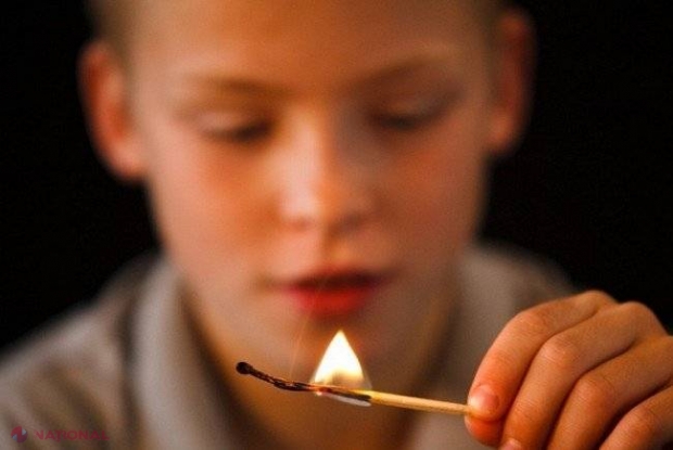 JOC PERICULOS: Doi copii din R. Moldova au ajuns la spital cu arsuri grave, după ce au dat FOC unui vas cu benzină