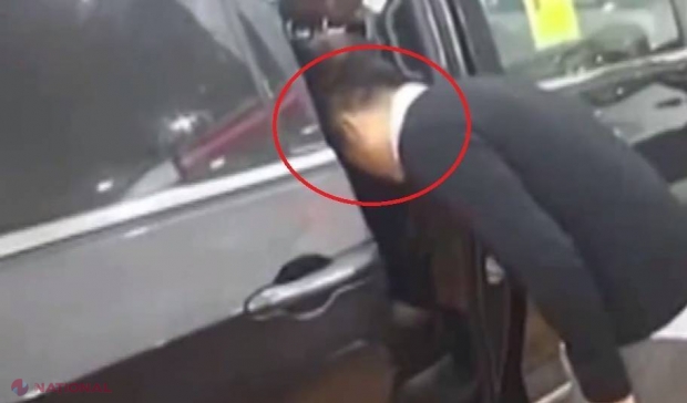 VIDEO // A încercat să testeze sistemul de închidere a unei uşi, cu CAPUL. Ce s-a întâmplat este INCREDIBIL