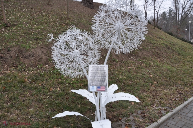 FOTO // Două PĂPĂDII: Ce simbolizează monumentul inedit, inaugurat în Parcul Valea Morilor