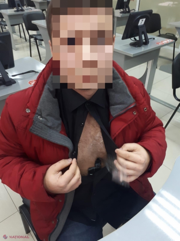 VIDEO, FOTO // A PICAT de patru ori la proba teoretică pentru obținerea permisului de conducere și NU a avut noroc nici a cincea oară. A fost dezbrăcat până la PIELE. Ce au descoperit examinatorii