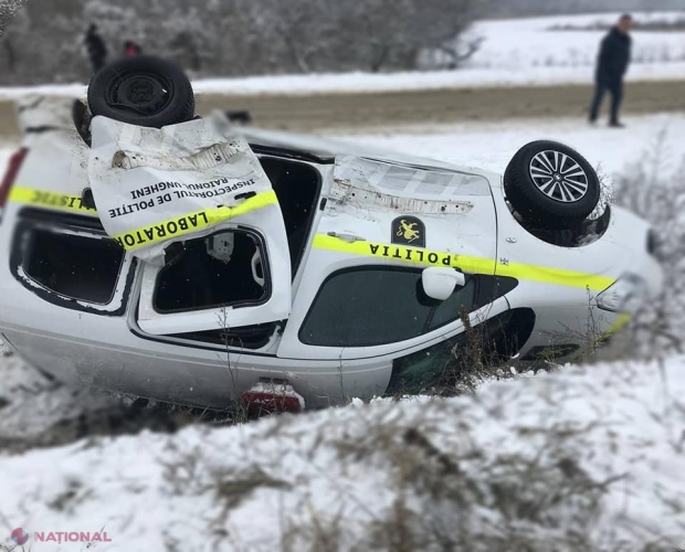 FOTO // O mașină a POLIȚIEI, cu o deținută în interior, s-a RĂSTURNAT la Călărași. Oamenii legii dau vina pe șoferul unui autoturism, care ar fi tamponat mașina Poliției