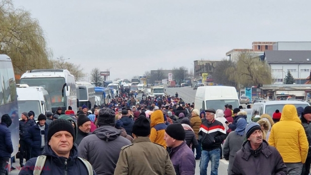 UPDATE, VIDEO // Artera traseului dinspre Chișinău spre Stăuceni a fost DEBLOCATĂ. Haos la Stăuceni, pe traseul de la intrarea în Chișinău. Accesul în capitală a fost BLOCAT de protestatarii care intenționează să ajungă în centrul Chișinăului