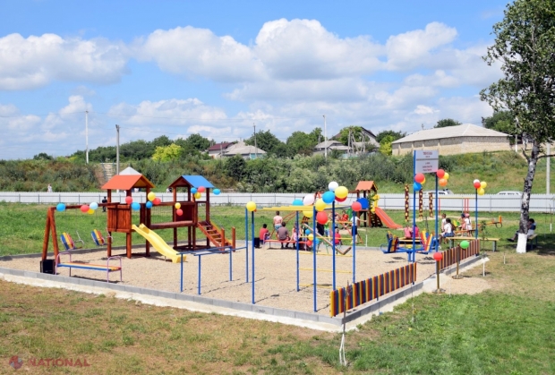 FOTO // Mai multe terenuri de joacă, mai mulți copii fericiți. Încă patru spații MODERNE de joacă au fost construite în raionul Orhei