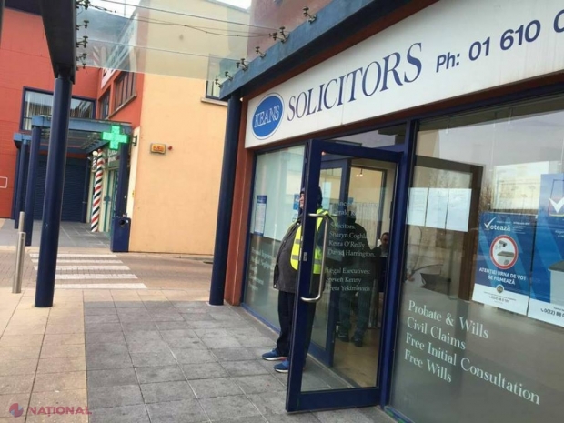 FOTO // La una din secțiile de votare din Dublin „bate vântul”
