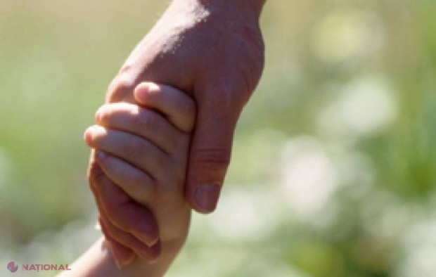 Copil de patru ani, dispărut de lângă părinți și găsit după o noapte pe malul unui râu