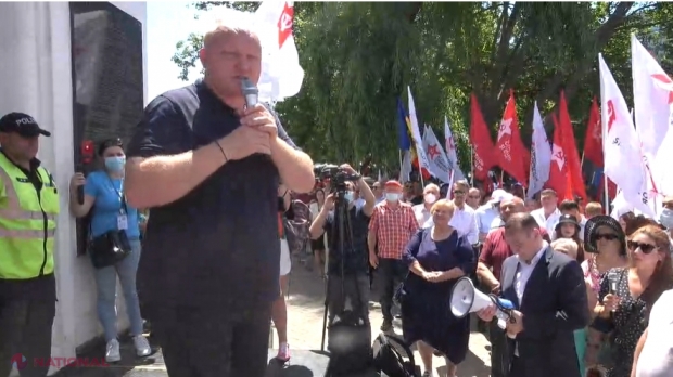 UPDATE, VIDEO // Protestul socialiștilor s-a ÎNCHEIAT. Socialiștii și comuniștii au TRANSFORMAT protestul din fața CSJ într-un miting ELECTORAL dominat de discursuri în limba rusă. Aceștia au acuzat-o de toate relele pe Maia Sandu