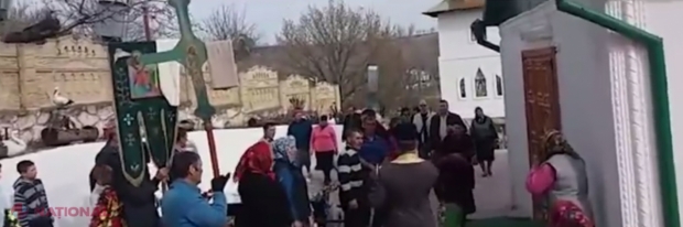 VIDEO // R. Moldova: Cu mortul în fața bisericii care avea ușa încuiată. „Mama mea are dreptul să intre în biserică?”