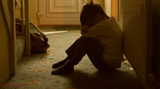 SCLAVI sexuali ai propriei MAME: Și-a abuzat sexual doi băieței și și-a „vândut” fiica de 9 ani unui bărbat pentru a o viola