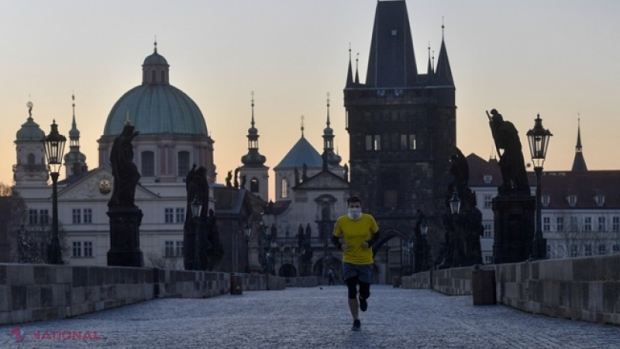 CORONAVIRUS // Elevii din Ucraina, trimiși mai repede în VACANȚĂ, iar în Cehia școlile, restaurantele, cinematografele și sălile de fitness se închid