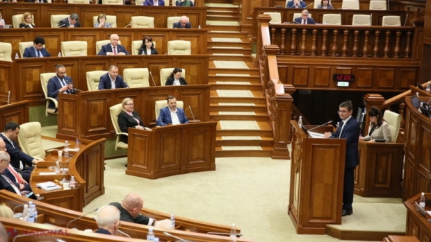 Premierul desemnat FORŢEAZĂ mâna socialiştilor. Grosu a anunţat că NU va merge la consultările cu „Pro Moldova” lui Candu, dar nici la Platforma „Pentru Moldova”: „Nu putem miza pe votul formațiunilor în care sunt persoane cu trecutul pe care îl au”