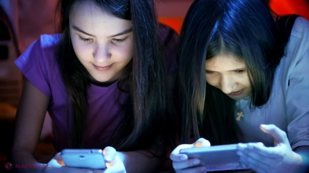 STUDIU // De la ce vârstă îi dai copilului telefon sau laptop conectat la internet. Cum poți urmări pe ce site-uri intră și cât timp petrece online