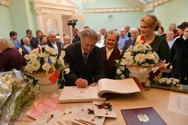 Sunt CĂSĂTORIȚI de 50 de ani: Peste 20 de cupluri din Chișinău au SĂRBĂTORIT nunta de aur