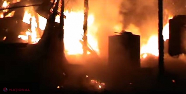 INCENDIU // Casă MISTUITĂ de flăcări