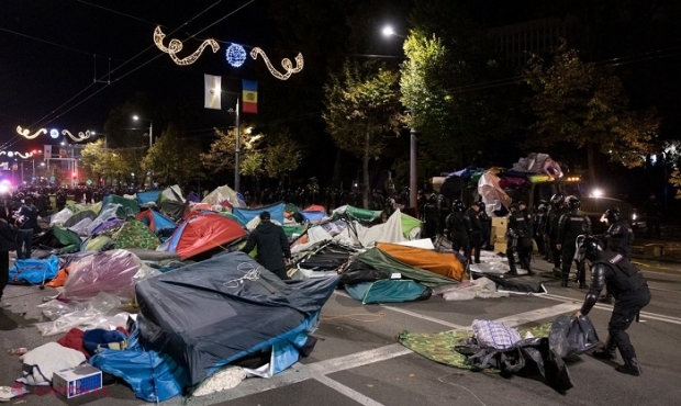 Maia Sandu comentează altercațiile de duminică din centrul Chișinăului: „Le mulțumesc forțelor de ordine că au intervenit într-o formă calmă, prompt și au asigurat ordinea publică”