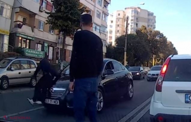VIDEO / Reacţia incredibilă a unui tânăr LOVIT în plin de o maşină!