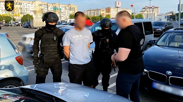 VIDEO // A vrut să câștige 10 000 de euro dintr-o lovitură, dar a fost încătușat de mascații de la „Fulger”. Tânărul șantajist a ajuns să amenințe cu moartea administratorul unei companii: „Vrei să te bage într-un grătar…”