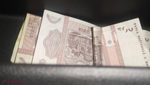 Prins cu permis FALS la volan, un șofer din Chișinău a vrut să scape de probleme mituind polițiștii: Acum a rămas fără mașină și va trebui să răspundă pentru ambele infracțiuni 