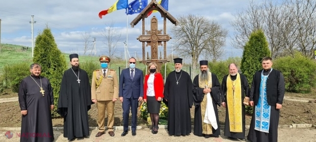 FOTO // Ziua Veteranilor de Război: Slujbă de pomenire și coroană de flori la Cimitirul de Onoare al Eroilor Români din Micleușeni
