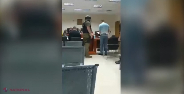 VIDEO // Veaceslav Platon a fost pus la RESPECT, după ce a încercat să facă SHOW în instanța de judecată. Magistrații au solicitat intervenția MASCAȚILOR de la o firmă de pază pentru evacuarea controversatului om de afaceri