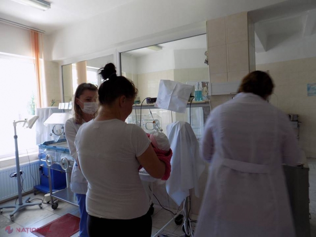 FOTO Micuța găsită la un tomberon din capitală are NUME. Primele cuvinte pe care i le-a spus mama când a strâns-o la piept