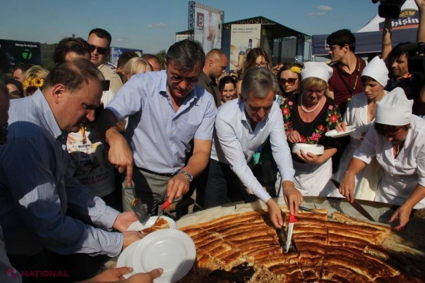 Va intra PLĂCINTA coaptă de guvernanţii de la Chişinău în Cartea Recordurilor? „Banii îi vom împărţi cu agricultorii”