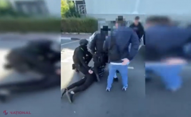 VIDEO // Noi rețineri în SCHEMA de escrocherii cu „ruda implicată în accident”. Cinci inși, care au estorcat zeci de mii de euro de la persoane credule, au fost reținuți de mascații de la „Fulger”