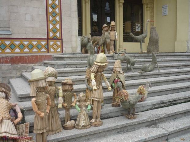 Meșterița care CREEAZĂ basme din fibre vegetale a vernisat o expoziție ANIVERSARĂ