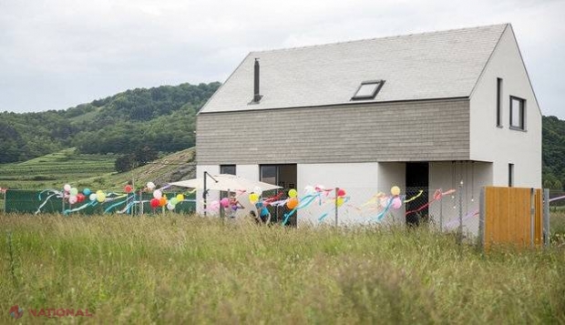 Cum arată „CasaOM”, construită cu doar 60 000 de euro. „Apartamentul la curte”, premiat la două concursuri de arhitectură