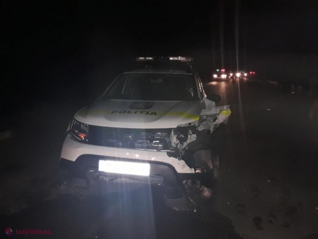 FOTO // Accident MORTAL cu implicarea unei mașini a Poliției la Comrat. Un MOTOCICLIST a fost acroșat de echipajul de poliție, iar altul s-ar fi „ciocnit” de „Dacia” cu girofar