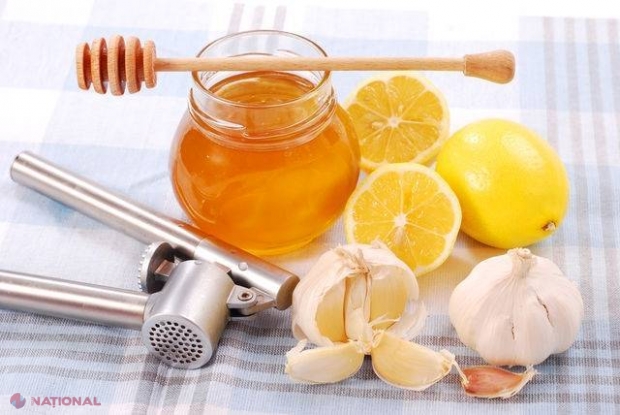 Iată ce se ÎNTÂMPLĂ în corp dacă mănânci usturoi cu miere timp de ȘAPTE zile!