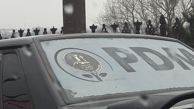 POZA ZILEI // „Trandafirul ȚUȚU”, pe mașini, reclamă pentru PD