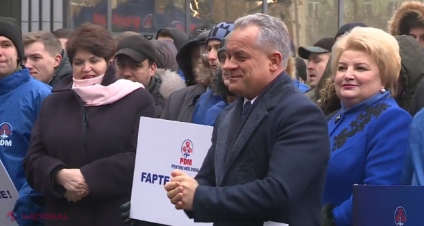 VIDEO // Plahotniuc a ÎNGHEȚAT la ceremonia de lansare a PD în campania electorală: „E frig… Nu ne-am învățat încă să gestionăm TIMPUL de afară, dar o vom face și pe asta”