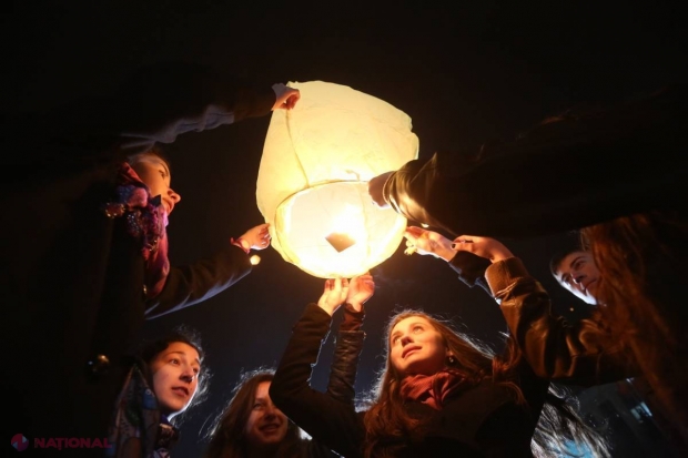 REPORTAJ FOTO // Lumânări, lampioane și nervii lui Ghimpu