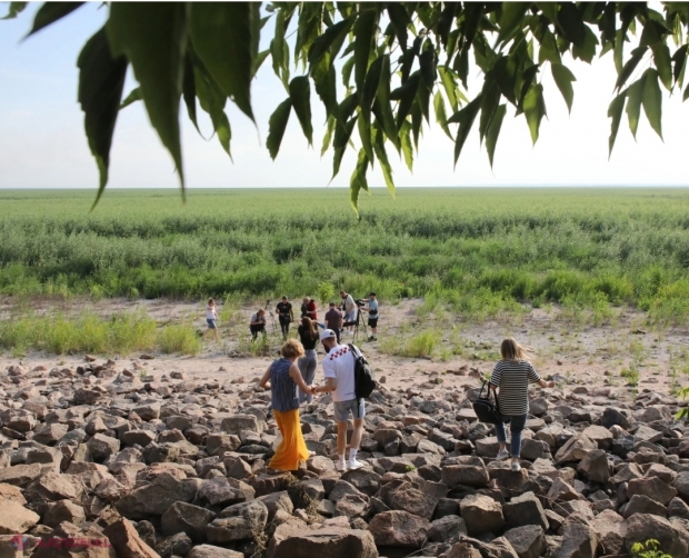 VIDEO // Un an de la distrugerea hidrocentralei Nova Kahovka. Cum arată locul din Ucraina în care înainte era un lac de acumulare: „Un miracol”
