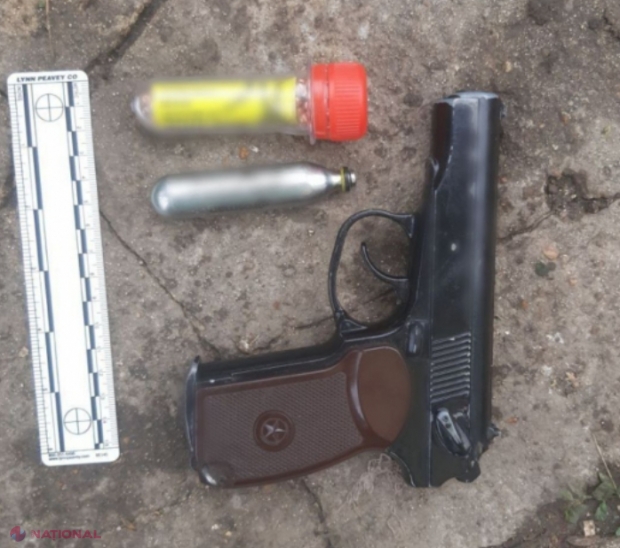 Arme deținute ILEGAL, depistate la un locuitor al satului Rujnița de la Ocnița 
